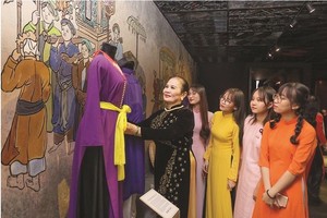 Young people visit Ao Dai Museum in  HCMC. (Photo: SGGP)