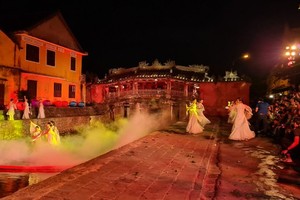 A performing item of the show revives the Hoi An Trading port in the past. (Photo: SGGP)