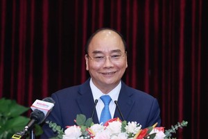 President Nguyen Xuan Phuc addresses the working session with Da Nang and Quang Nam. (Photo: VNA)