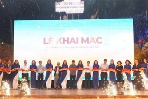 At the opening ceremony of the event (Photo: TTXVN)