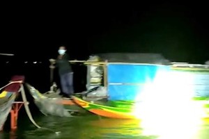 Six families of 28 are caught entering Vietnam from Cambodia illegally by boats.