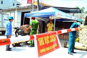 A hamlet in Quynh Lap commune in Hoang Mai township of central Nghe An province is put under lockdown (Photo: VNA)