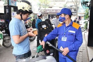 Retail petrol prices rise from 3pm on May 12 following the latest review by the Ministry of Industry and Trade and the Ministry of Finance. (Photo: SGGP)