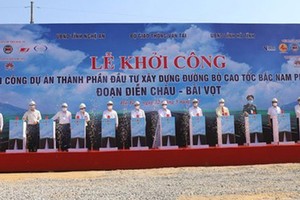 At the ground-breaking ceremony of the Dien Chau-Bai Vot section of the North-South Expressway (Photo: SGGP)