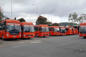 Lam Dong Province has temporarily suspended all kinds of vehicles carrying passengers from HCMC to the province from 0:00 am on May 30. (Photo: SGGP)