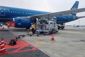 The Civil Aviation Authority of Vietnam has required local carriers to reduce the number of flights to Tan Son Nhat Airport amid the complicated situation of the Covid-19 pandemic. (Photo: SGGP)