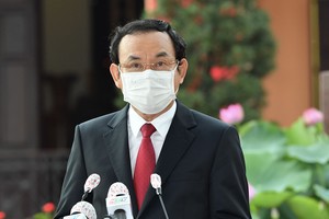 Secretary of the HCMC Party Committee Nguyen Van Nen speaks at the event. (Photo: SGGP)