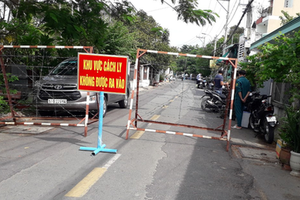 HCMC suspends street markets, public passenger transport service