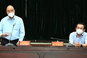 State President Nguyen Xuan Phuc speaks at the meeting. (Photo: SGGP)