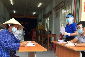 HCMC will finish disbursement of the 2nd pandemic support package before August 10. (Photo: SGGP)