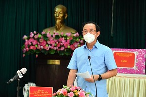 Secretary of the HCMC Party Committee Nguyen Van Nen speaks at a working session with Can Gio District. (Photo: SGGP)