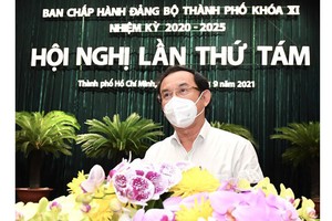 Secretary of the HCMC Party Committee Nguyen Van Nen speaks at the conference. (Photo: SGGP)