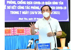 Secretary of the HCMC Party Committee Nguyen Van Nen speaks at a working session with Binh Tan District . (Photo: SGGP)