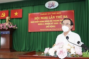 Secretary of the HCMC Party Committee Nguyen Van Nen speak at the third session of the first term Thu Duc City Party Executive Committee of the 2020-2025 tenure. (Photo: SGGP)