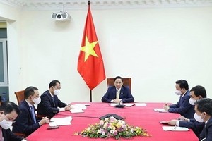 Prime Minister Pham Minh Chinh held online talks with his UK counterpart Boris Johnson on October 26. (Photo: VNA)