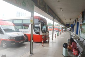 At Mien Dong (Eastern) Coach Station