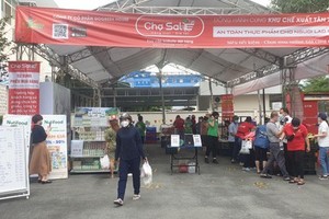 The “Food Price Stabilization” program opens in District 7’s Tan Thuan Export Processing Zone. (Photo: SGGP)