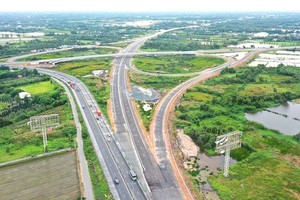 A distance of 44 kilometers of the paved road are surfaced with Asphalt Treated Base (ATB).