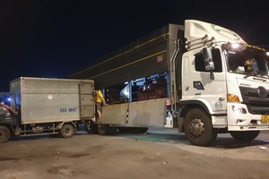Thu Duc Agriculture Wholesale Market operates as a transshipment point during the pandemic. (Photo: SGGP)