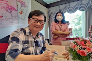 Author Nguyen Nhat Anh at the book signing