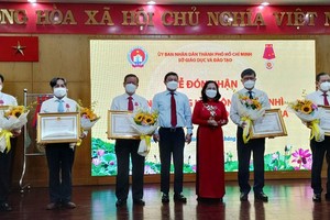 Outstanding individuals are awarded Labor Medals for contribution to HCMC’s education sector.