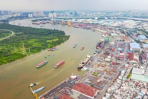 Boats on the Sai Gon River