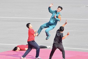 Soldiers perform martial art techniques.