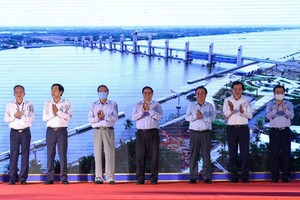PM attends inauguration ceremony of irrigation system in Kien Giang 