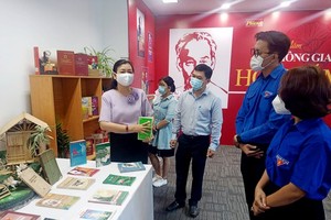 The display presents to viewers around 400 books, photos and documents on the late President Ho Chi Minh.