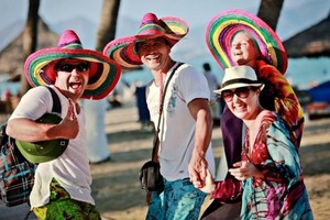 The number of international visitors to Vietnam in March increased by 41.4 percent over the previous month and 2.2 times against the same period last year. (Photo: VNA)