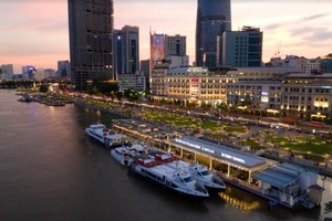 Shimmering lights add allure to the Bach Dang Wharf Park in HCMC' s district 1. (Photo: SGGP)