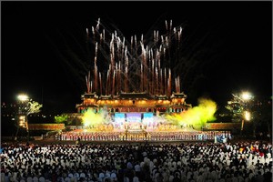 The Grand Opening Ceremony of Hue Festival 2022 which will be held at the Ngo Mon Square with light shows and dazzling fireworks display is expected to offer visitors some exciting experiences with unique art performances honoring traditional and contempo