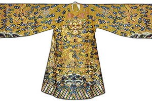 Exhibition presents ancient documents of clothing items of Nguyen Dynasty