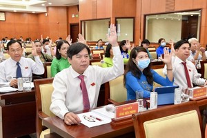 Delegates come to an agreement on adjusting investment projects of schools in the city.