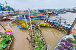 Cai Rang Floating Market in Can Tho City