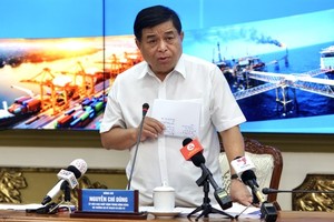 Minister of Planning and Investment Nguyen Chi Dung speaks at the conference.