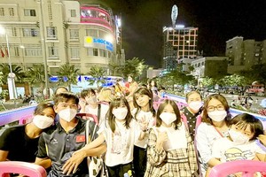 Visitors particiapte in a sightseeing tour by double-decker bus.