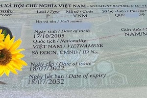 Inside a new-style passport of Vietnam (Photo: VNA)