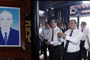 Leaders pay homage to late State Council Chairman Vo Chi Cong 