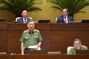Minister of Public Security Gen. To Lam answers questions from lawmakers on August 10. (Photo: SGGP)