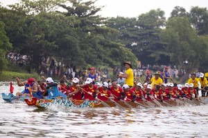 A traditional boat race celebrating the 77th anniversary of the August Revolution and National Day was held on the Kien Giang River in Le Thuy district, Quang Binh central province on September 2.