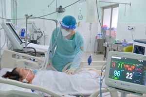 A severe Covid-19 patient is being treated at Cho Ray Hospital.