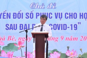 Director of the HCMC Department of Education and Training Nguyen Van Hieu speaks at the event.