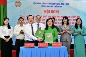 The HCMC’s Farmers Association and the Department of Culture and Sports of the city signed a cooperative agreement on developing cultural life associated with building new-style rural areas and civilized city in the 2022-2025 period.