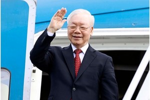 Party General Secretary Nguyen Phu Trong leaves Noi Bai International Airport in Hanoi to start his official visit to China (Photo: VNA)