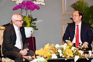 Vice Secretary of the Party Committee of HCMC Nguyen Ho Hai (R) receives Secretary of the National Assembly of People’s Power and the Council of State of Cuba, Homero Acosta Álvarez. 