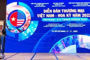 Deputy Minister of Industry and Trade Do Thang Hai speaks at the event.