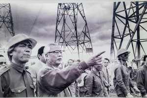 Prime Minister Vo Van Kiet directs the construction of the North - South 500kv transmission line.