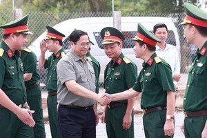 PM Pham Minh Chinh visits Army Corps 12 under Truong Son Construction Corporation that is constructing a section of the eastern North-South Expressway that runs through Can Tho and Hau Giang. (Photo: VNA)