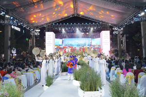 A performance by the Women Union of Phu Nhuan District’s Ward 9 in the contest (Photo: SGGP)